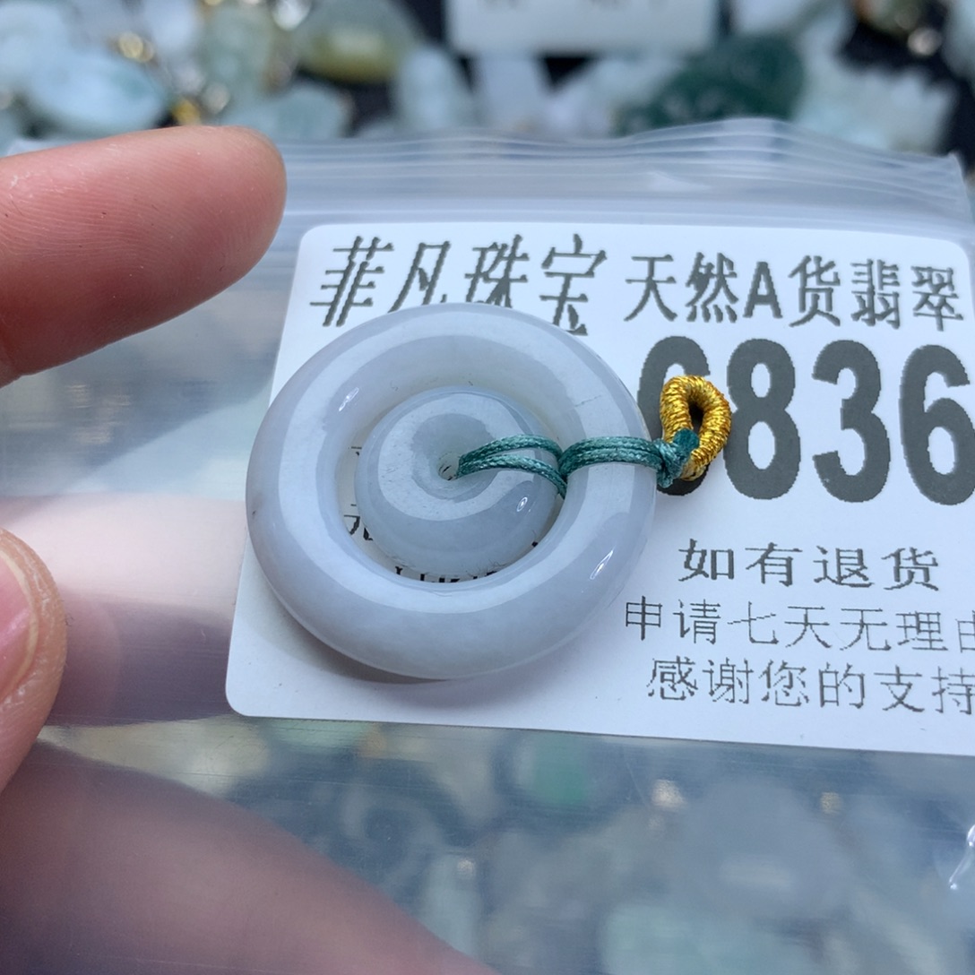 翡翠颈饰未镶嵌6836。