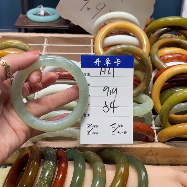 蛇纹石玉手镯未镶嵌宇****月