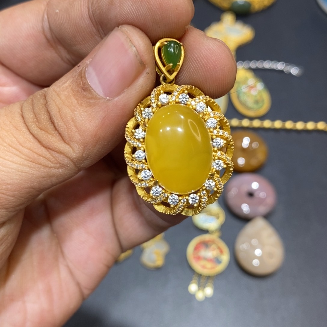 蜜蜡颈饰银S925镀金镶嵌