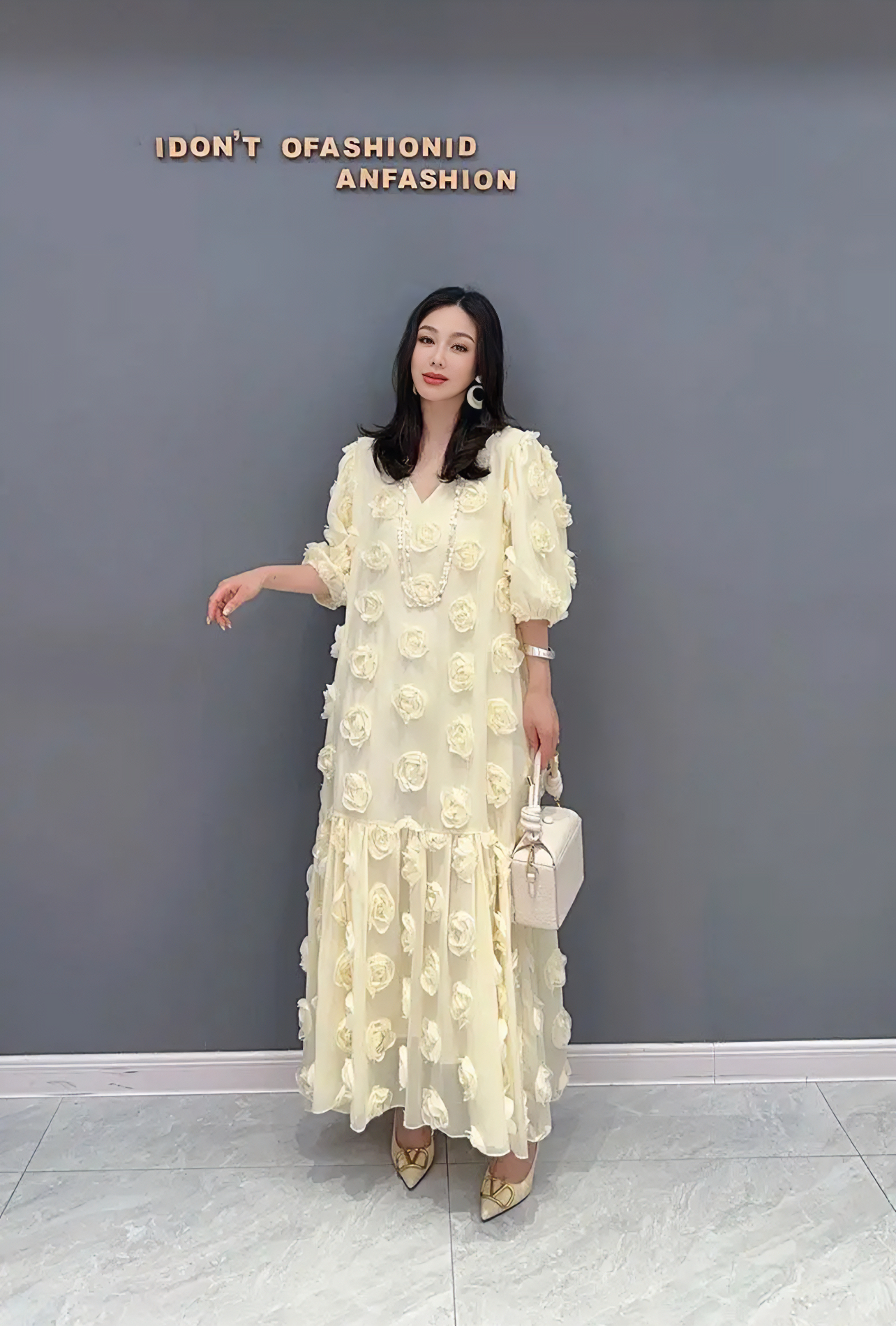 【清仓现货】2025夏季款杏色立体花朵款中长裙h99