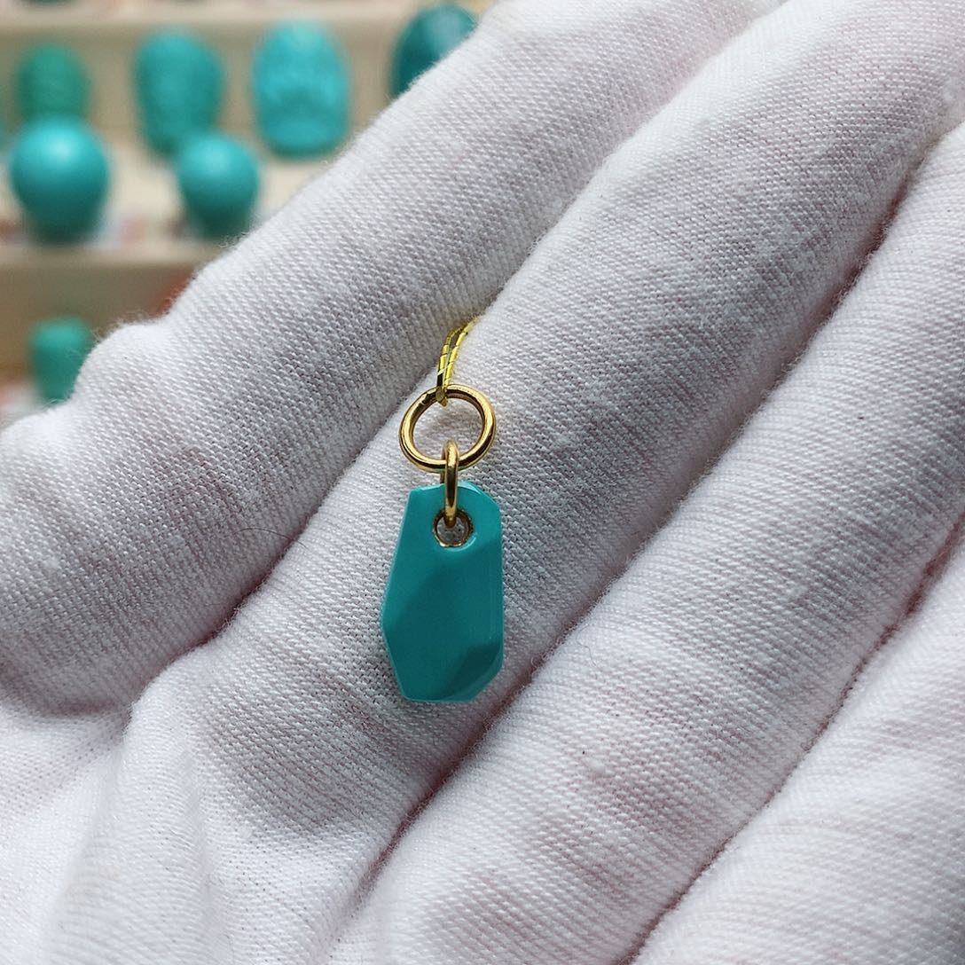 绿松石配饰未镶嵌