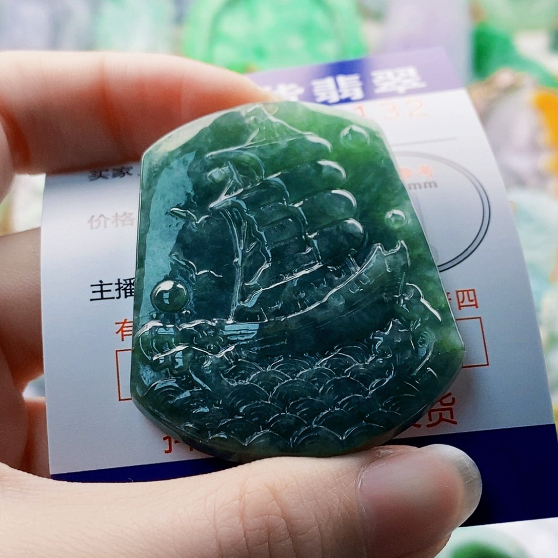 吊坠(不含链)未镶嵌翡翠