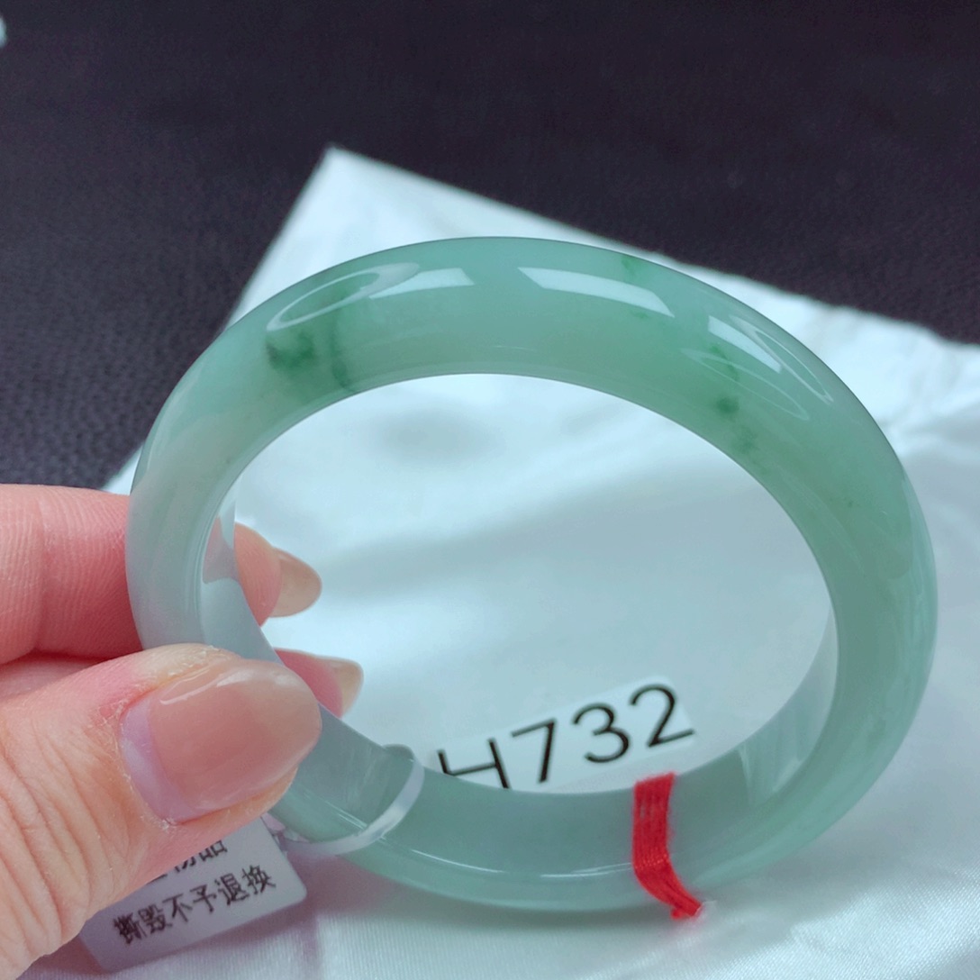 翡翠手镯未镶嵌手镯88