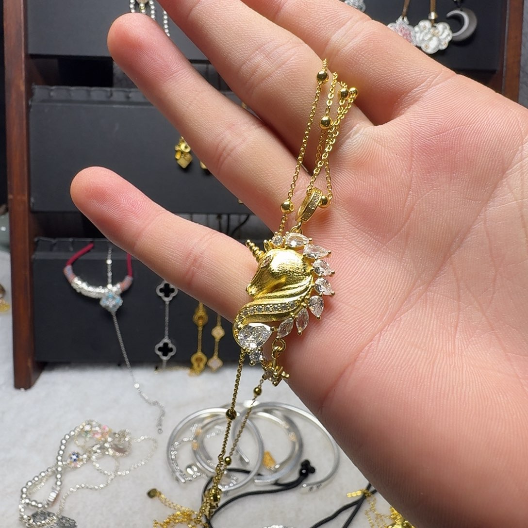 雪***儿足银皮质独角兽项链