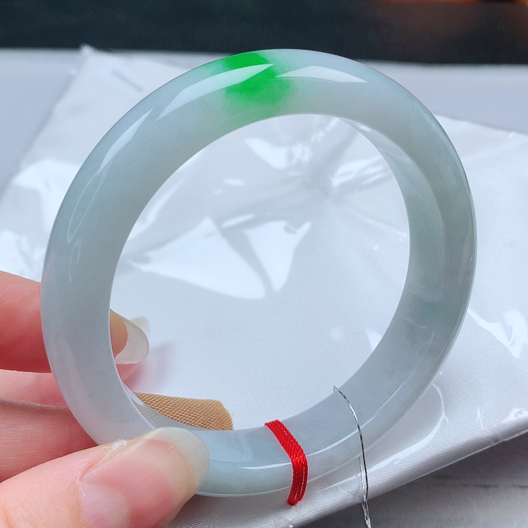 翡翠手镯未镶嵌58圈