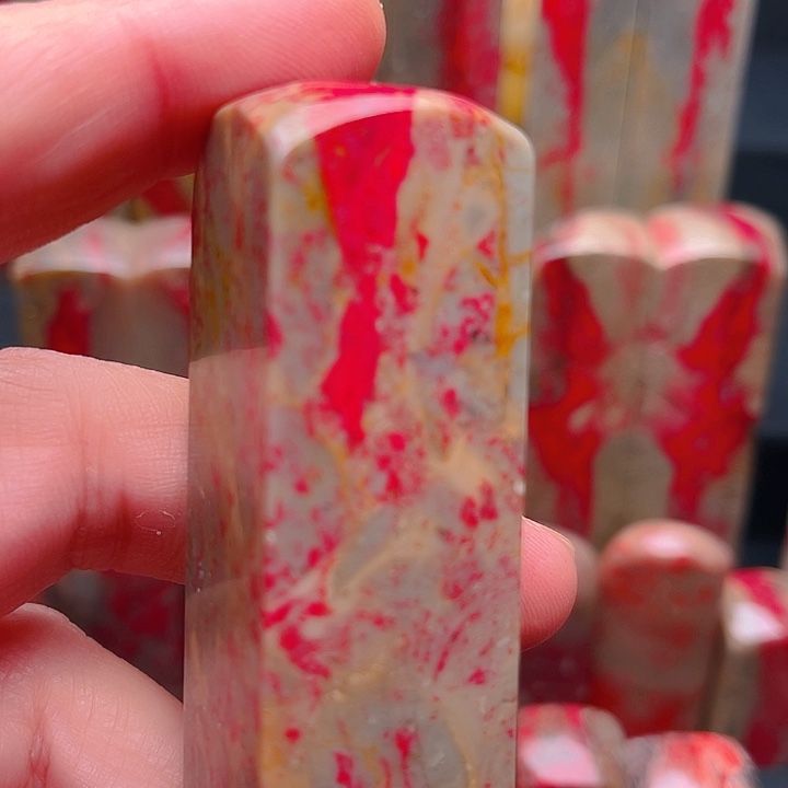 昌化鸡血石昌化鸡血石质地优良