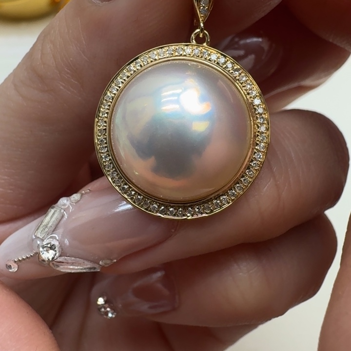 18K金镶嵌拼合珍珠（马贝珠）颈饰