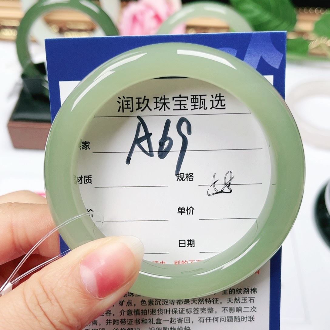 和田玉手镯未镶嵌仙****?