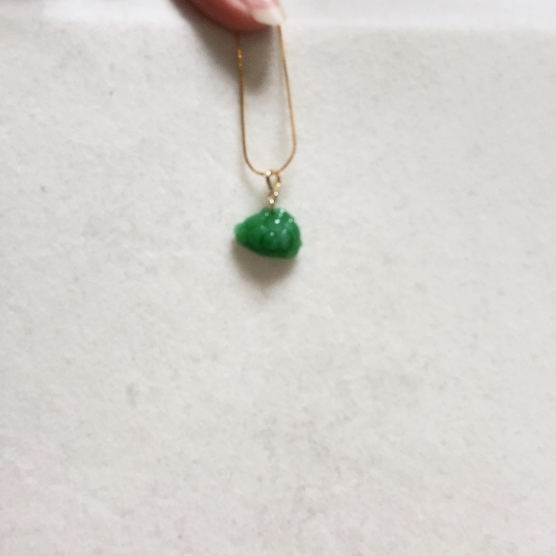 翡翠颈饰18K金镶嵌简单