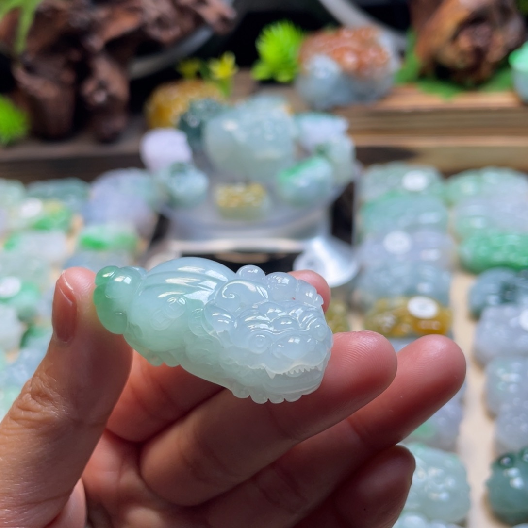 翡翠颈饰未镶嵌貔貅