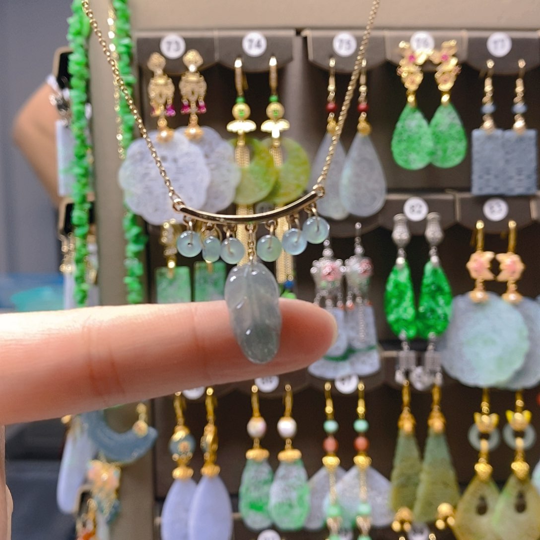 未镶嵌翡翠耳饰翡翠