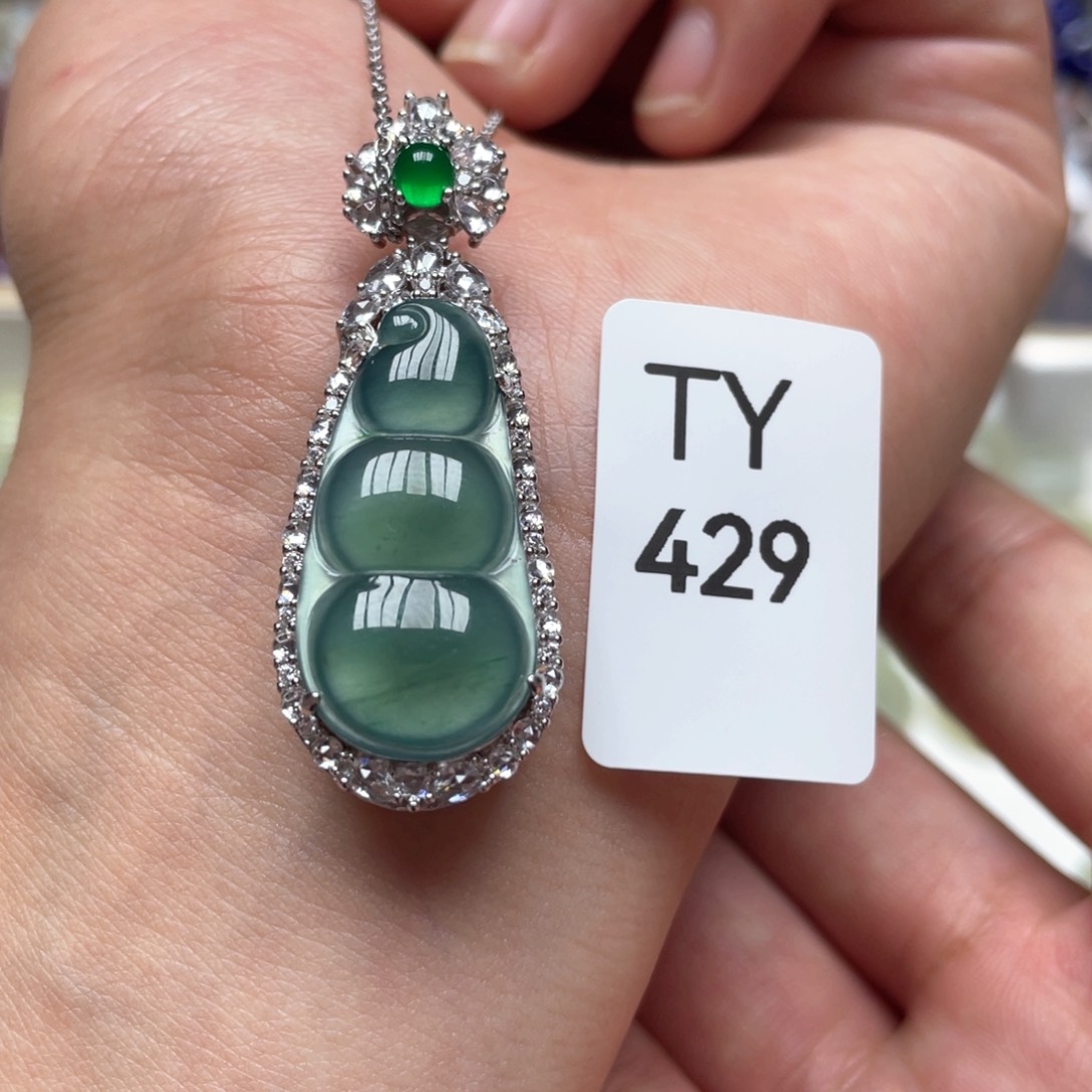 翡翠颈饰未镶嵌吊坠