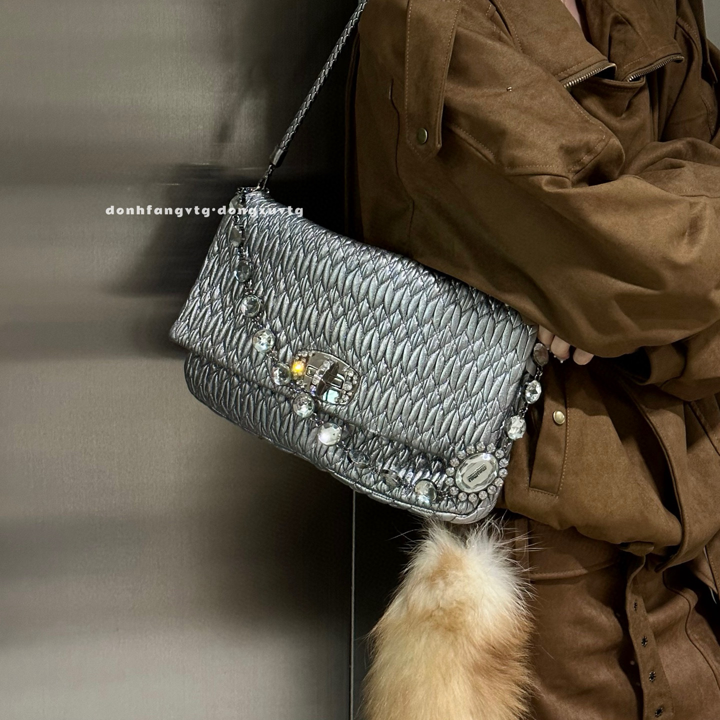 95新 MIU MIU/缪缪 miumiu 银色大号法棍单肩包