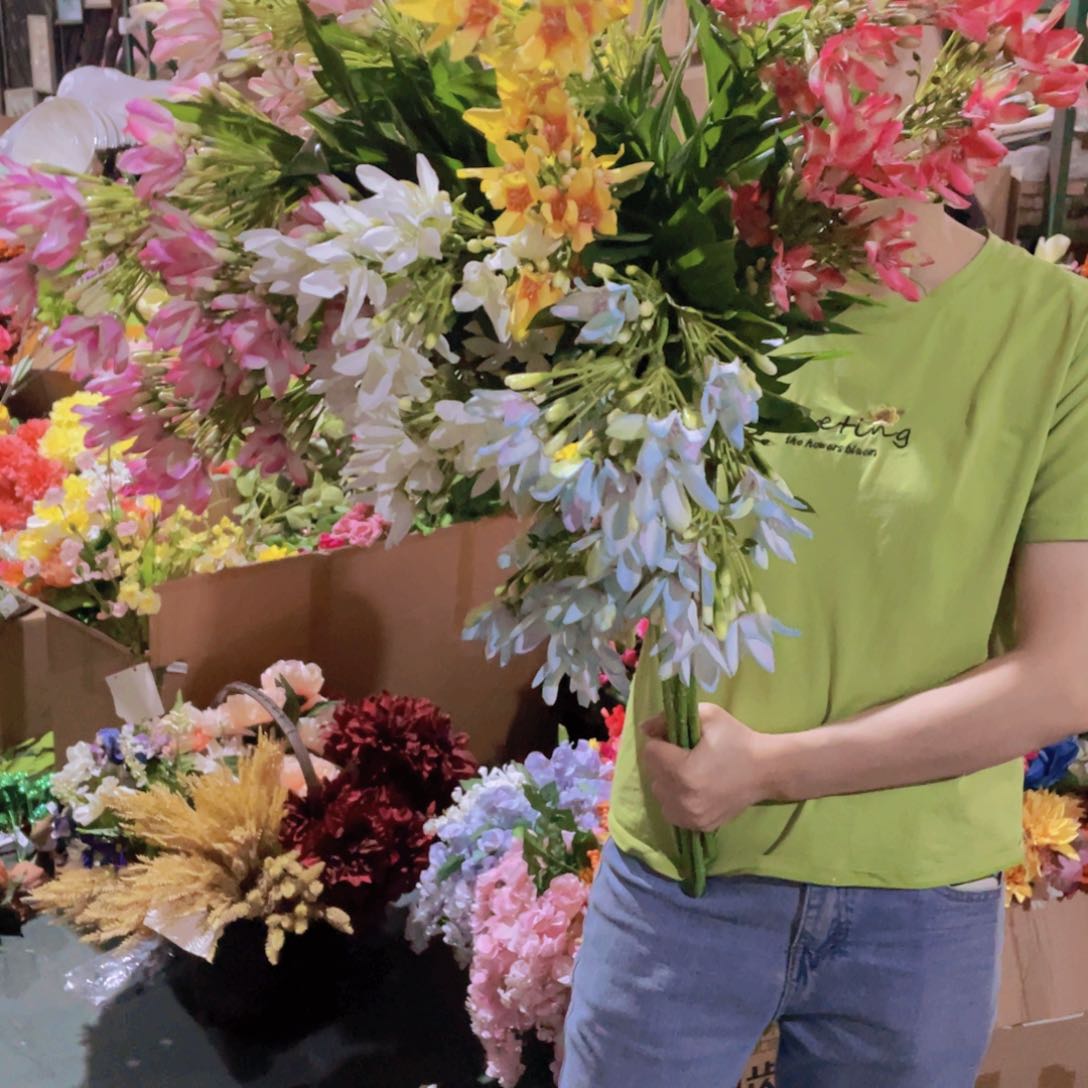陶瓷花瓶，仿真绿植。