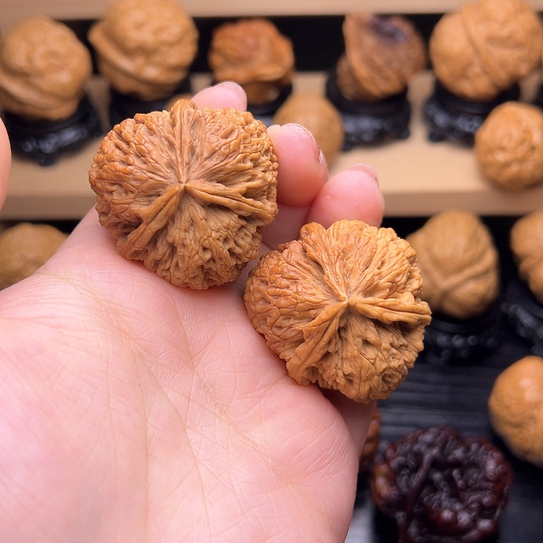 文玩核桃吊坠9z-------38尺50克