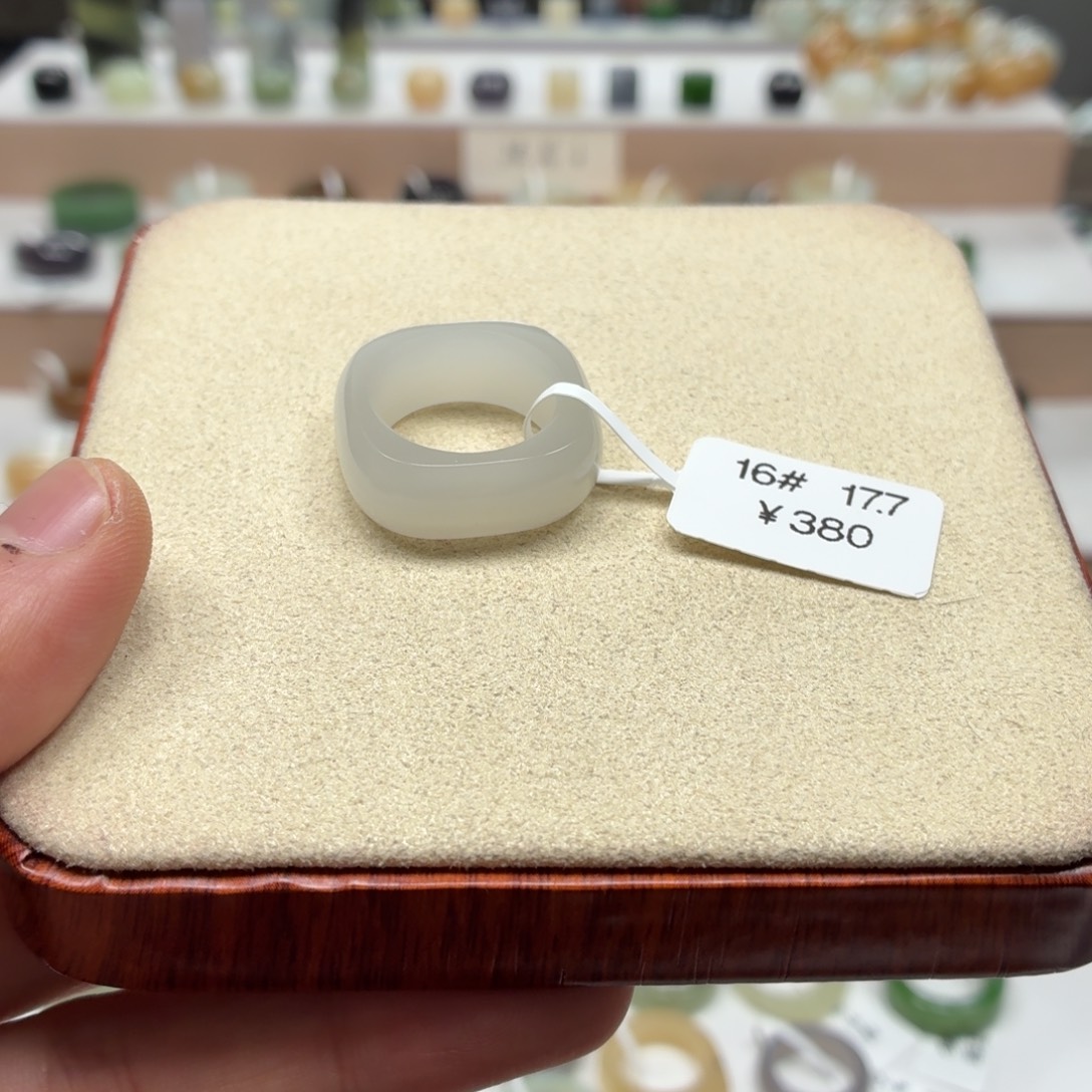 哒***Q和田玉未镶嵌戒指17.7内圈抛