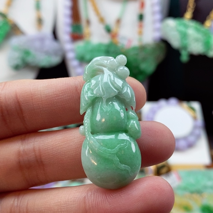 翡翠颈饰未镶嵌翡翠吊坠