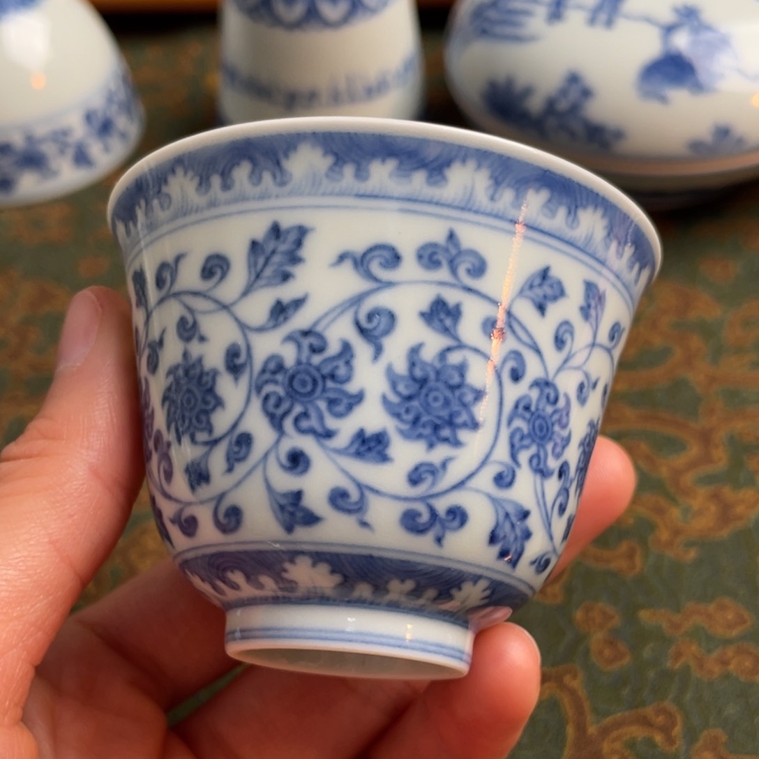 源明青忆缠枝莲纹铃铛杯