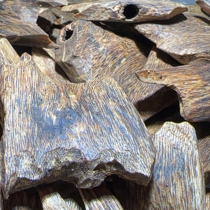 沉香手把件海南老白棋块料100克