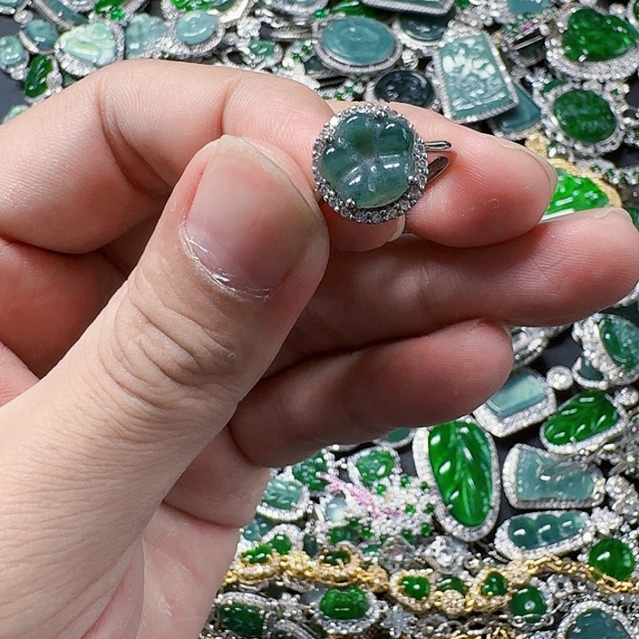 翡翠颈饰未镶嵌天然A货翡翠放漏