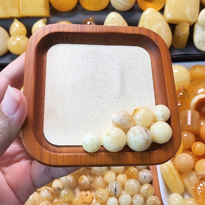 1***.琥珀未镶嵌颈饰天然蜜蜡