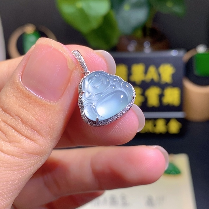 翡翠18K金镶嵌颈饰吊坠