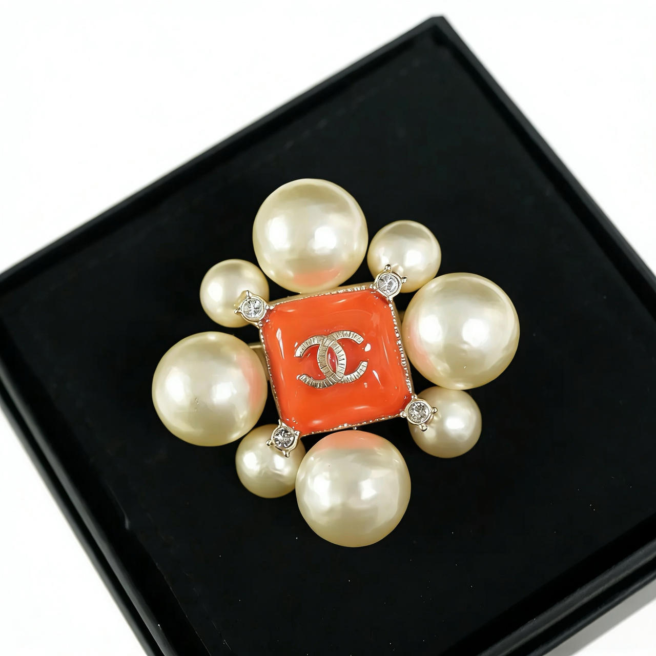 Chanel 超市系列珍珠花朵胸针