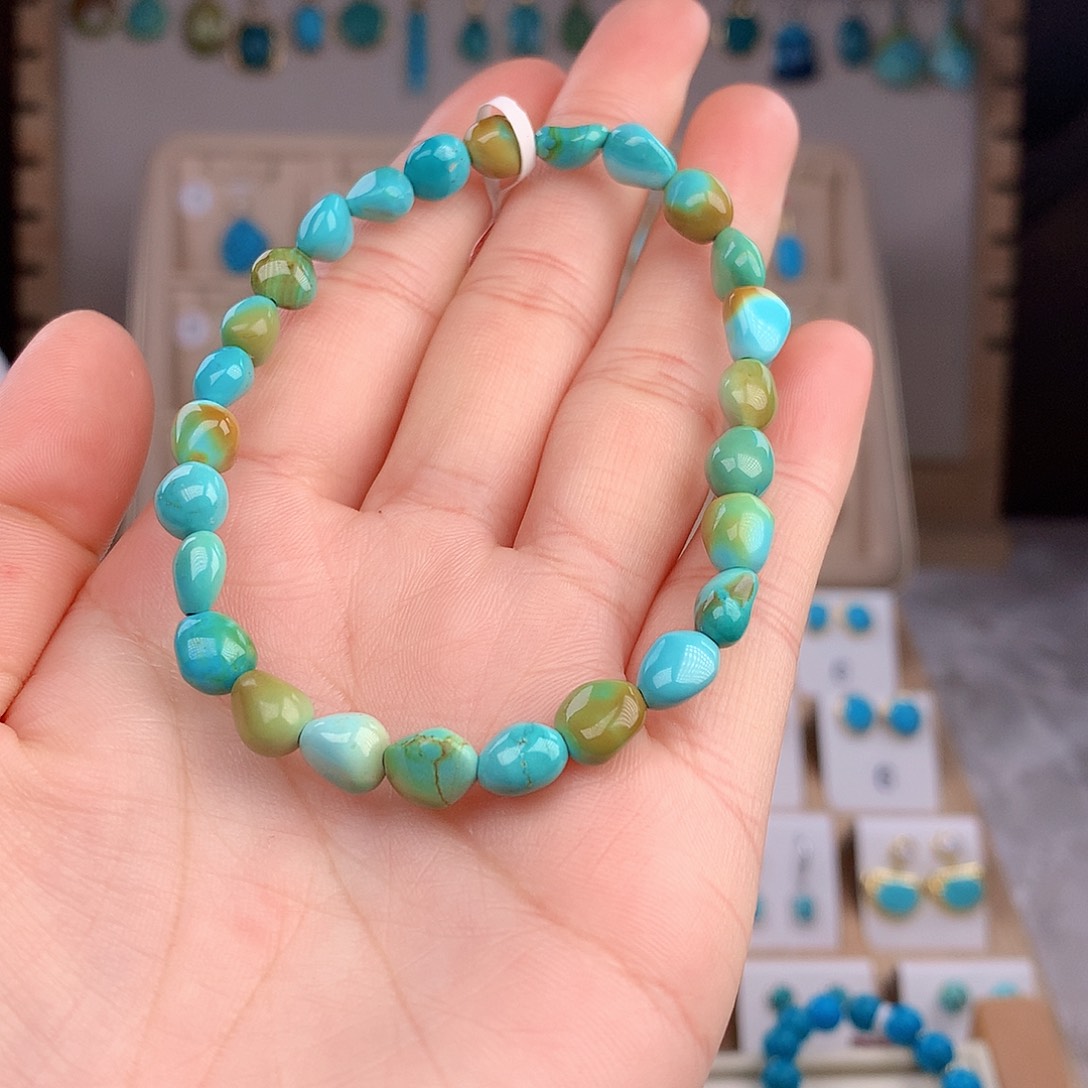 绿松石颈饰未镶嵌