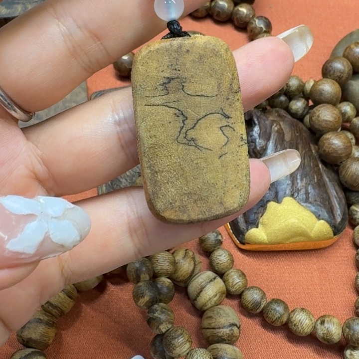 大叶紫檀（黑酸枝木类）