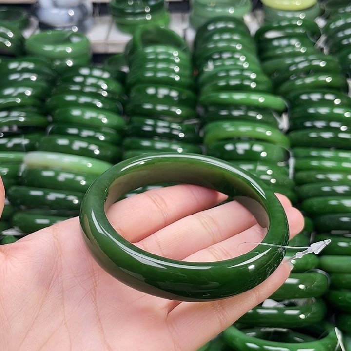 未镶嵌手镯和田玉（碧玉）