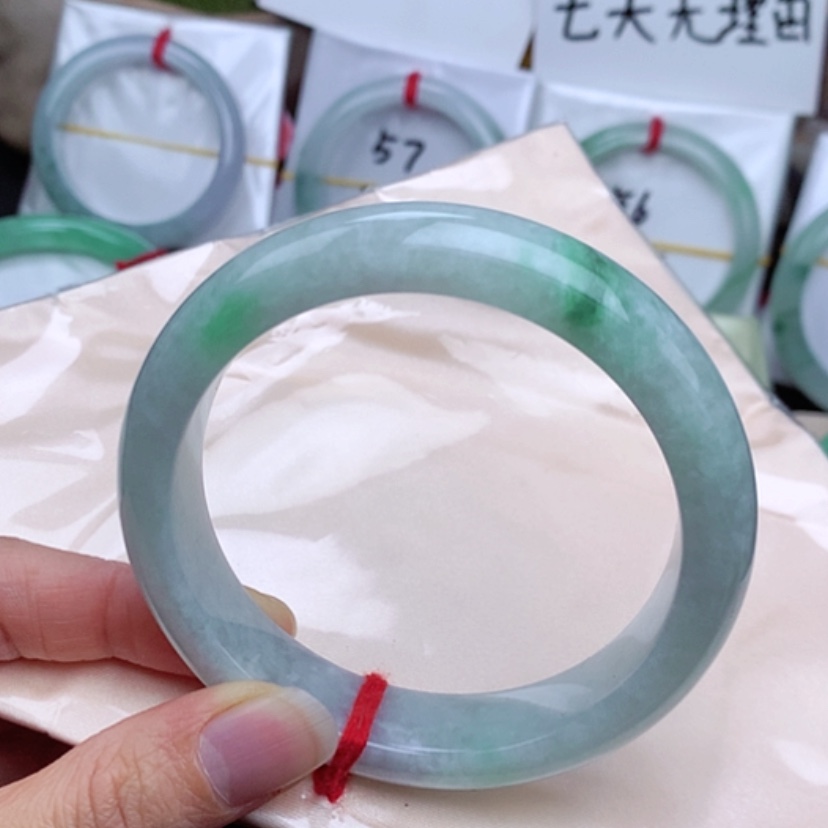 【闪购商品】翡翠手镯未镶嵌             正圈62