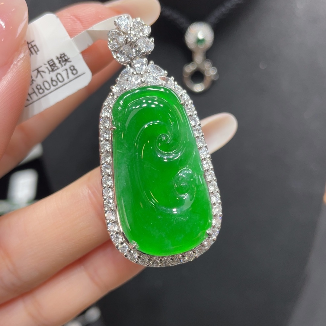 翡翠颈饰18K金镶嵌天然缅甸翡翠a货