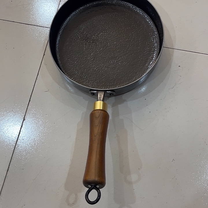 莫***离熟铁24煎锅微瑕特价不退不换