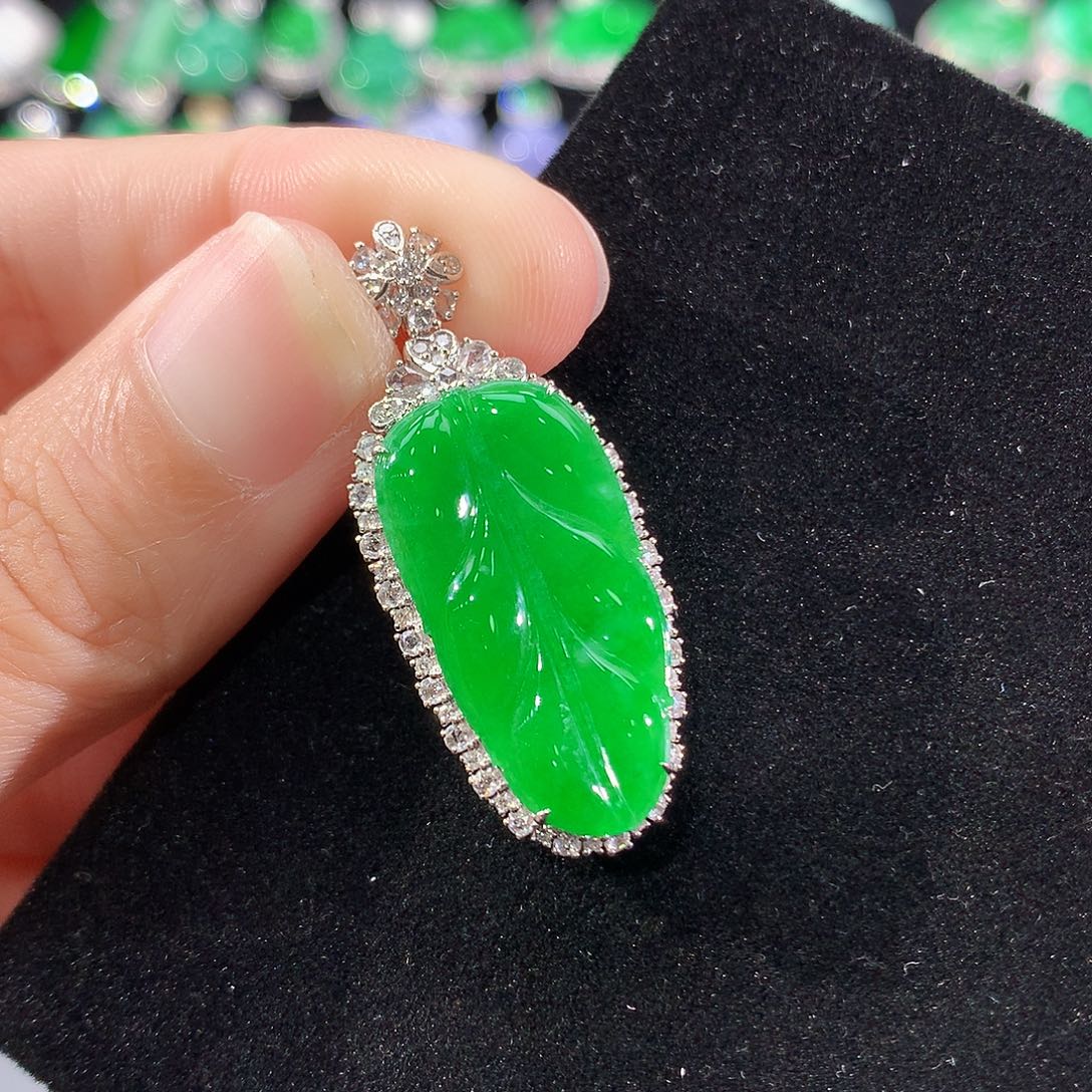 翡翠18K金镶嵌颈饰