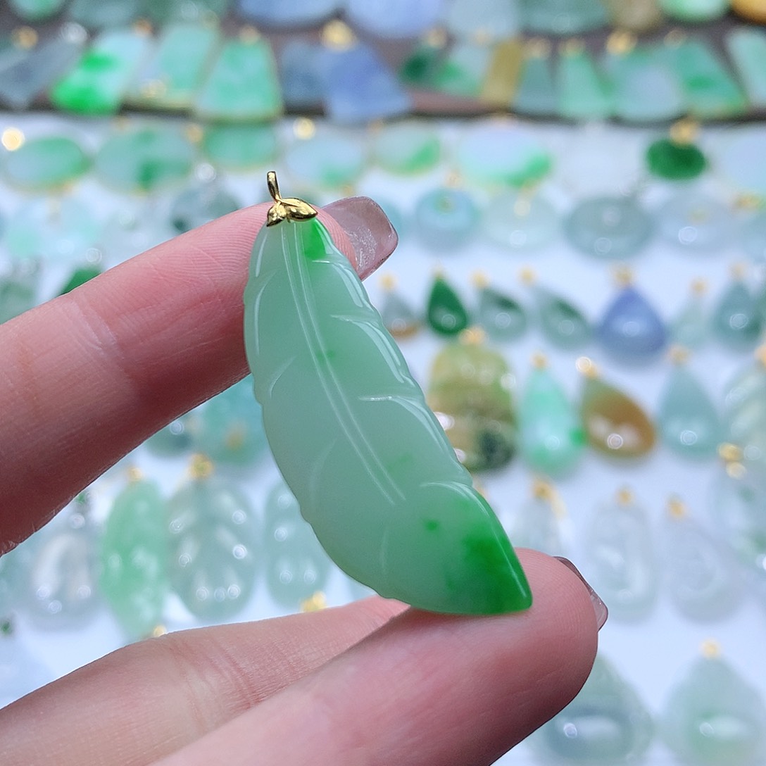翡翠颈饰未镶嵌翡翠