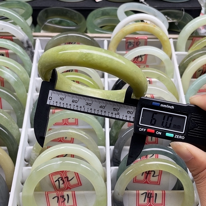 未镶嵌蛇纹石玉手镯740