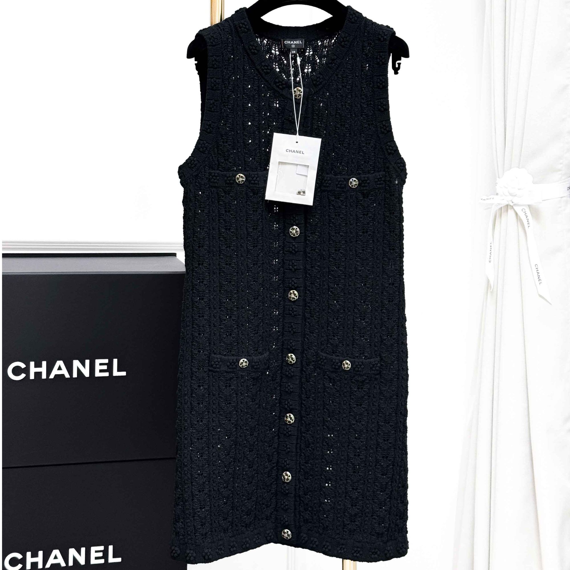 99新 Chanel/香奈儿 38码24P黑色花朵浮雕镂空无袖针织连衣裙