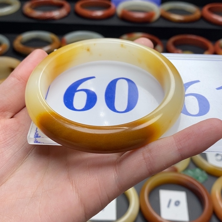 石英质玉（黄龙玉）手镯未镶嵌