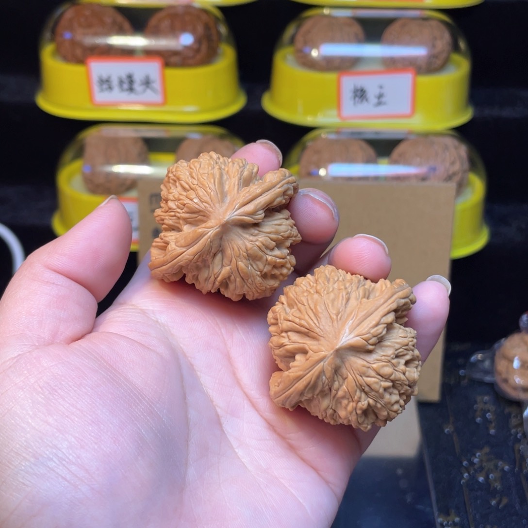 文玩核桃把件麦穗虎头43