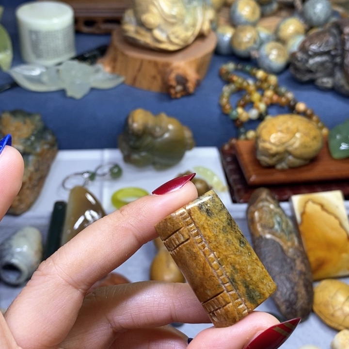 岫岩河磨玉（透闪石质玉）一本万利未镶嵌