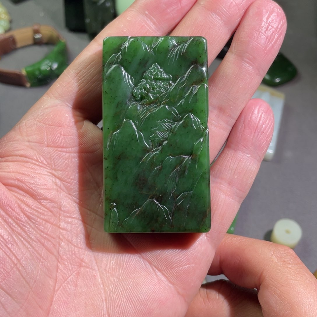 颈饰未镶嵌和田玉一**人