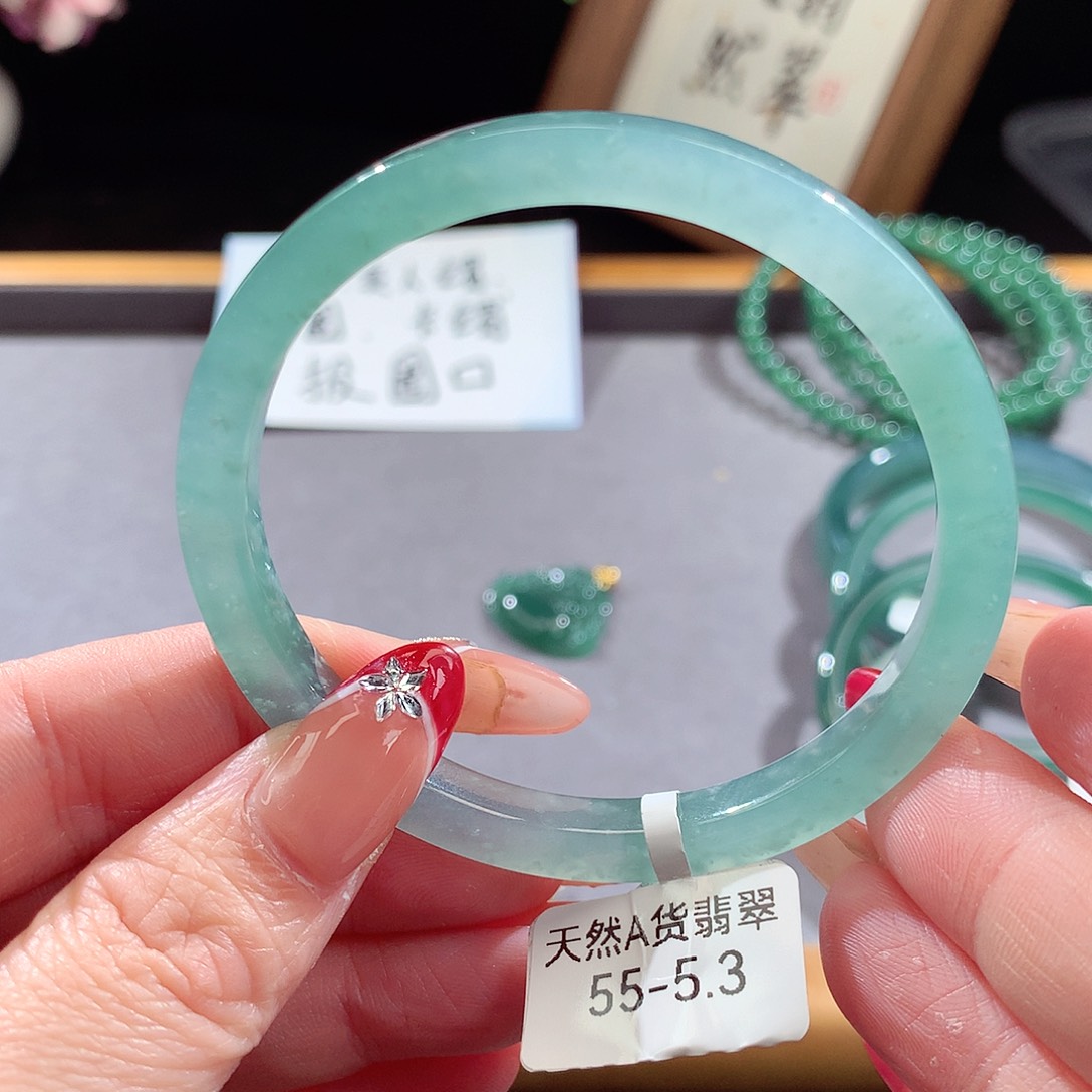 翡翠手镯（圆镯）未镶嵌