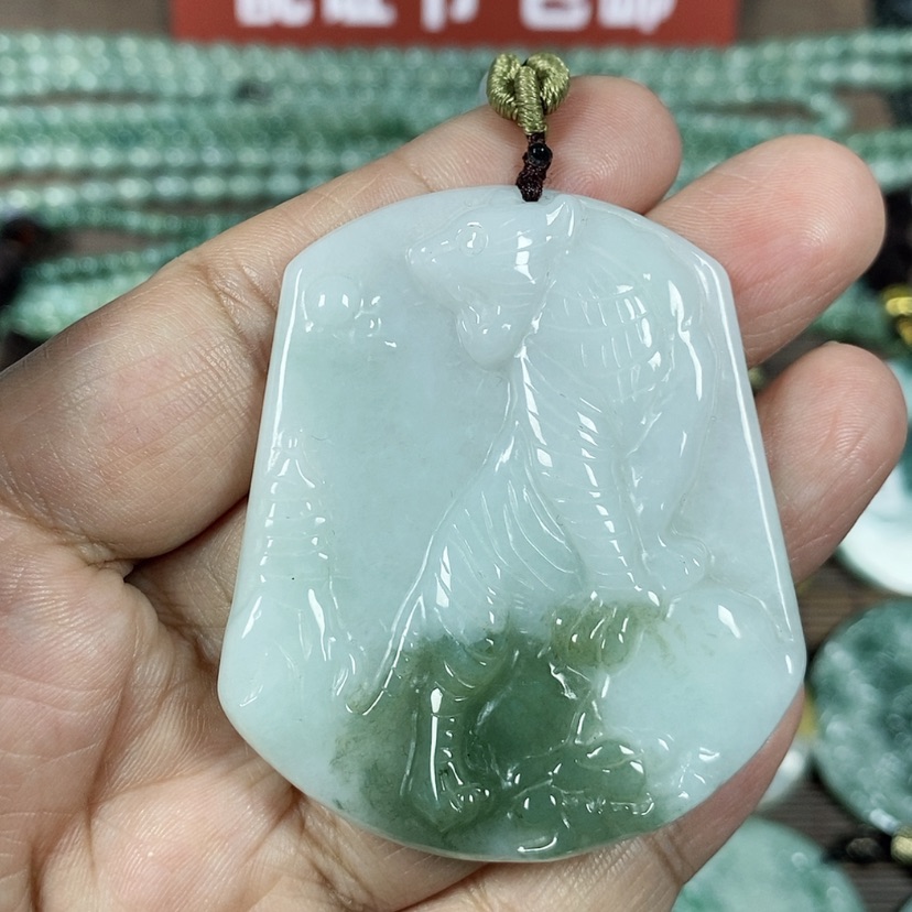 【闪购商品】翡翠颈饰未镶嵌玉吊坠翡翠玉山水虎牌