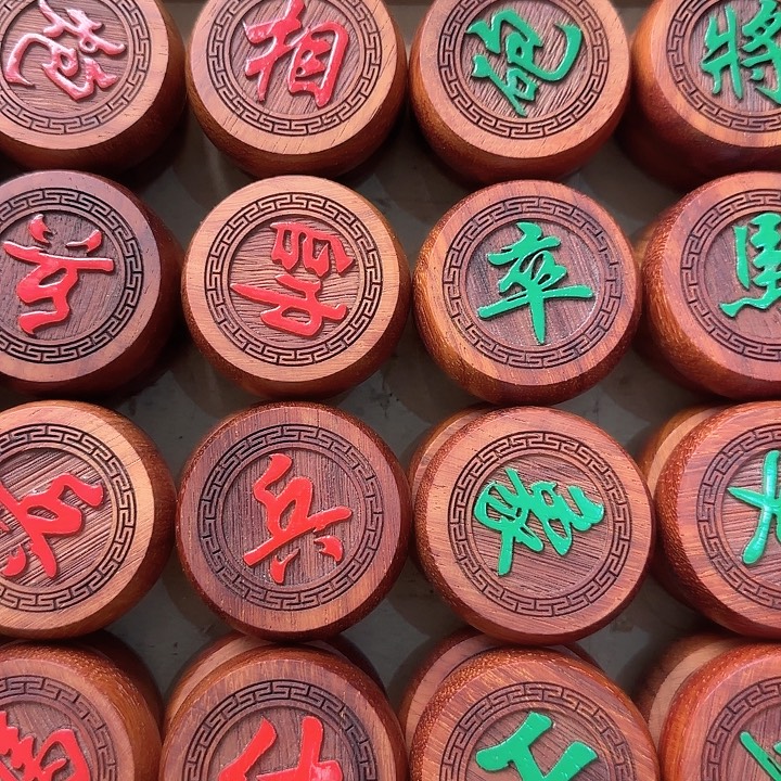 木5.8红花梨 阳雕红绿，纸盒装