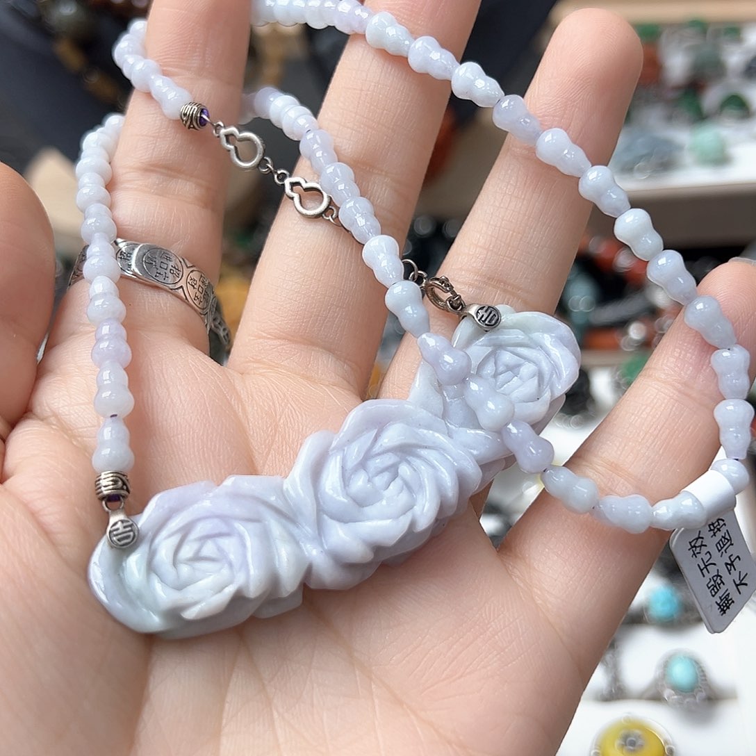 翡翠戒指未镶嵌我****奶炸