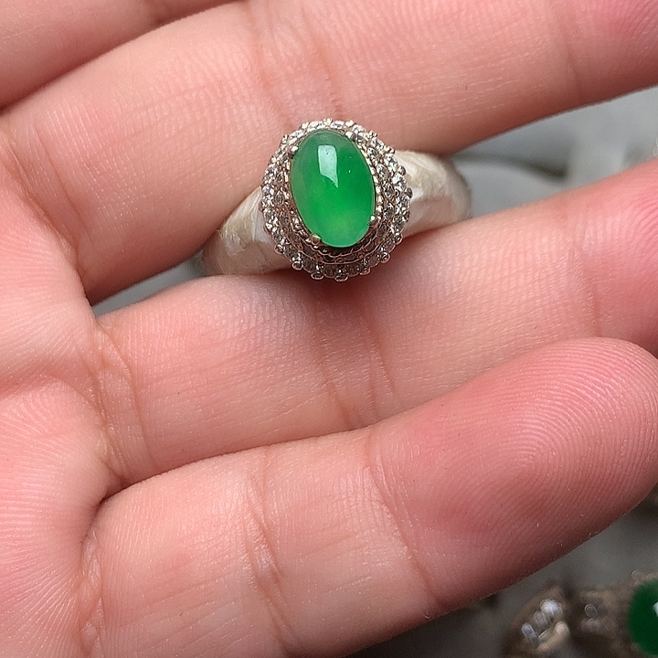 定制翡翠未镶嵌戒指