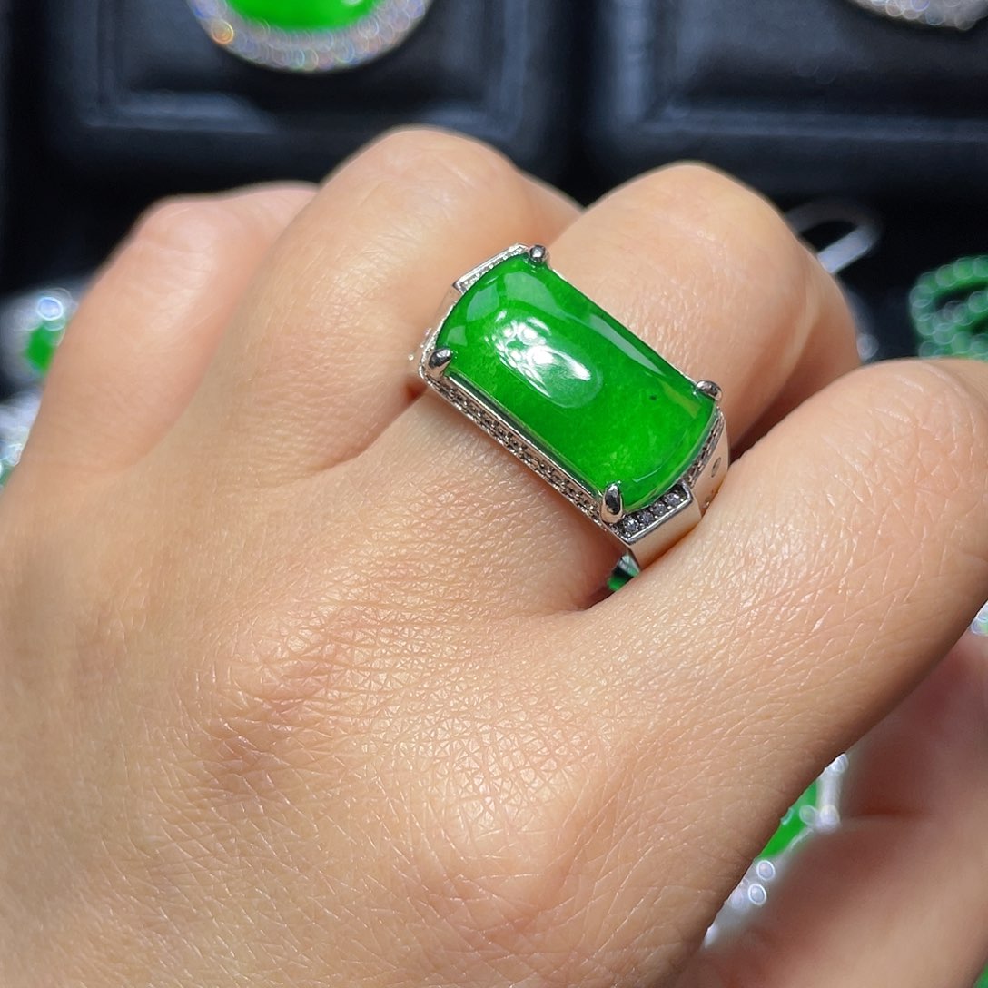 翡翠颈饰银S925镶嵌翡翠