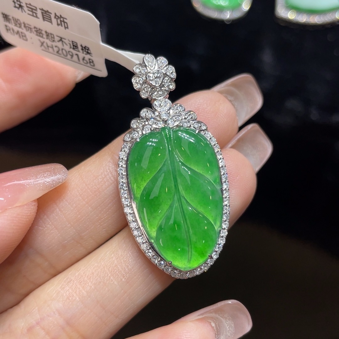 翡翠颈饰18K金镶嵌天然缅甸翡翠