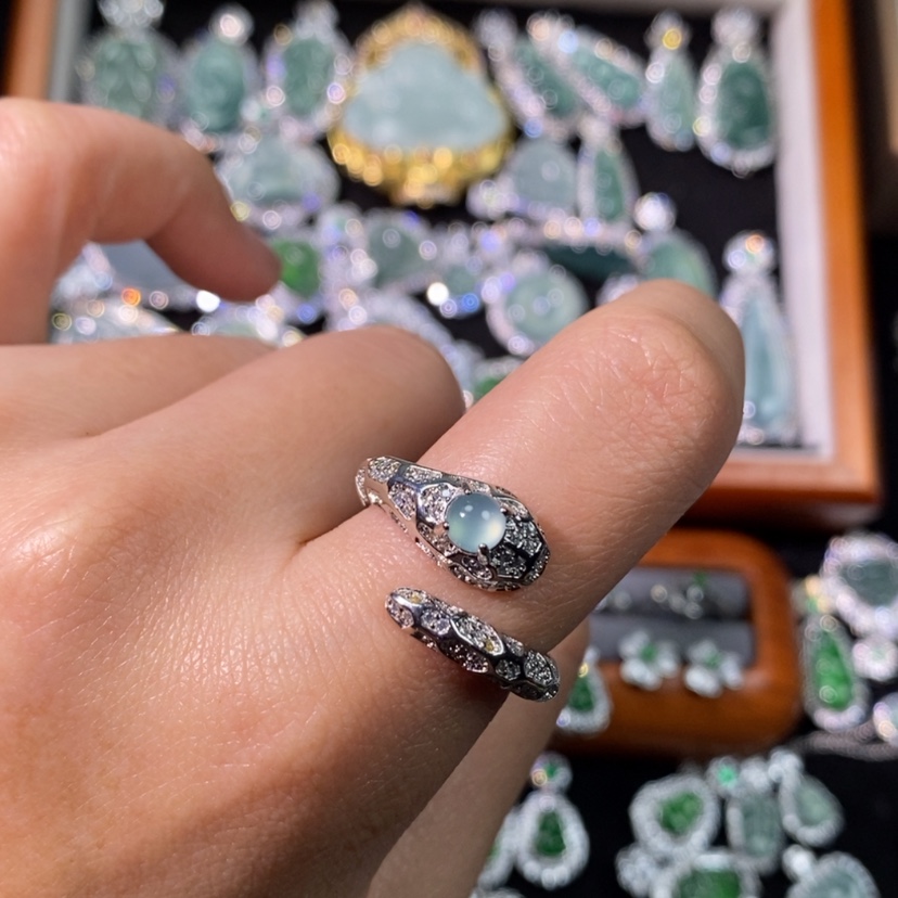 【闪购商品】翡翠颈饰未镶嵌天然