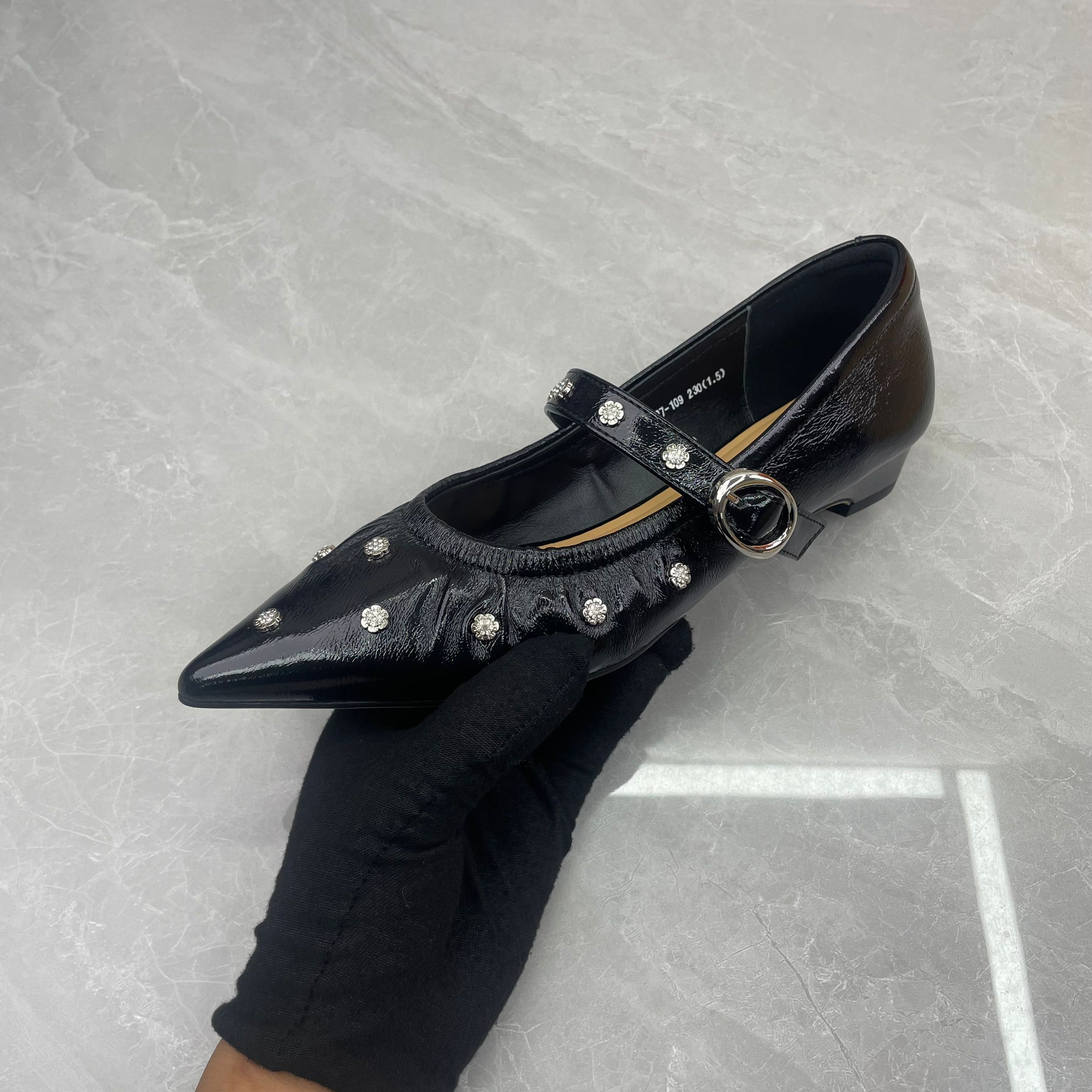 单鞋女 (牛皮)27-109（孤品）a/f区35/38码